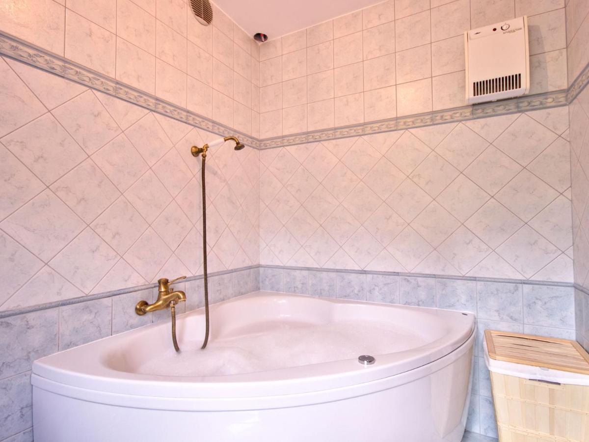Family Apartment Rihter Črni Kal Esterno foto